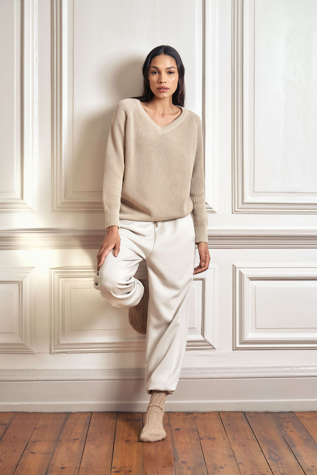 Laughton Knitted V-Neck Jumper | pebble