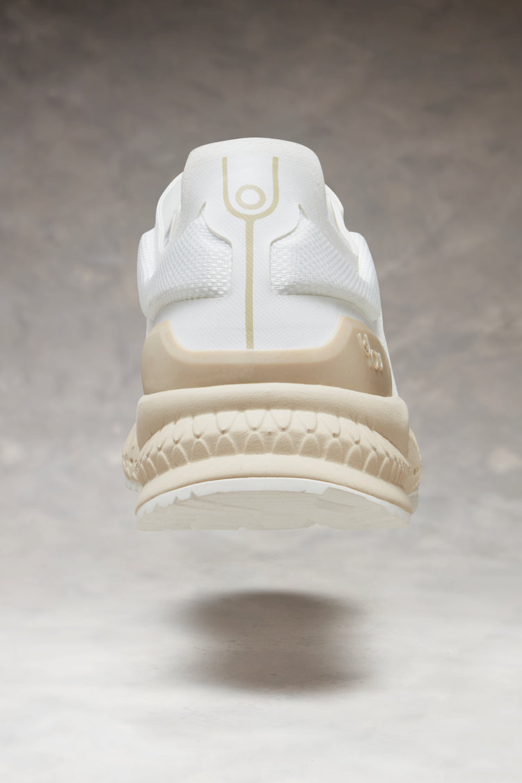 YP 305 Performance | white