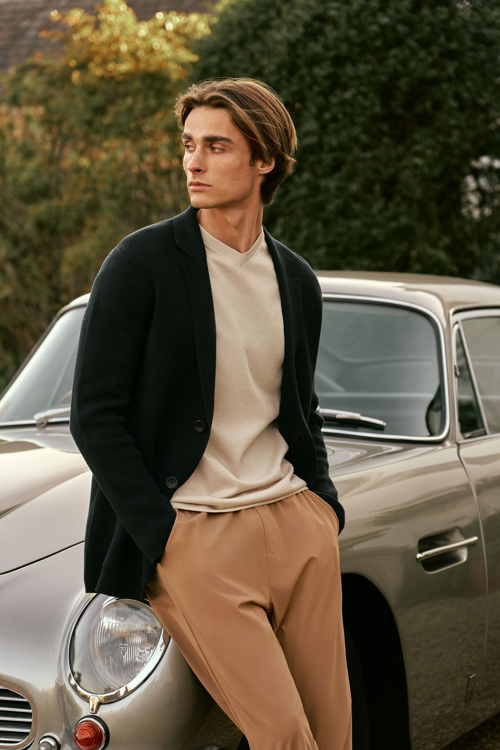 Hallaton Knitted V -Neck T-Shirt | birch